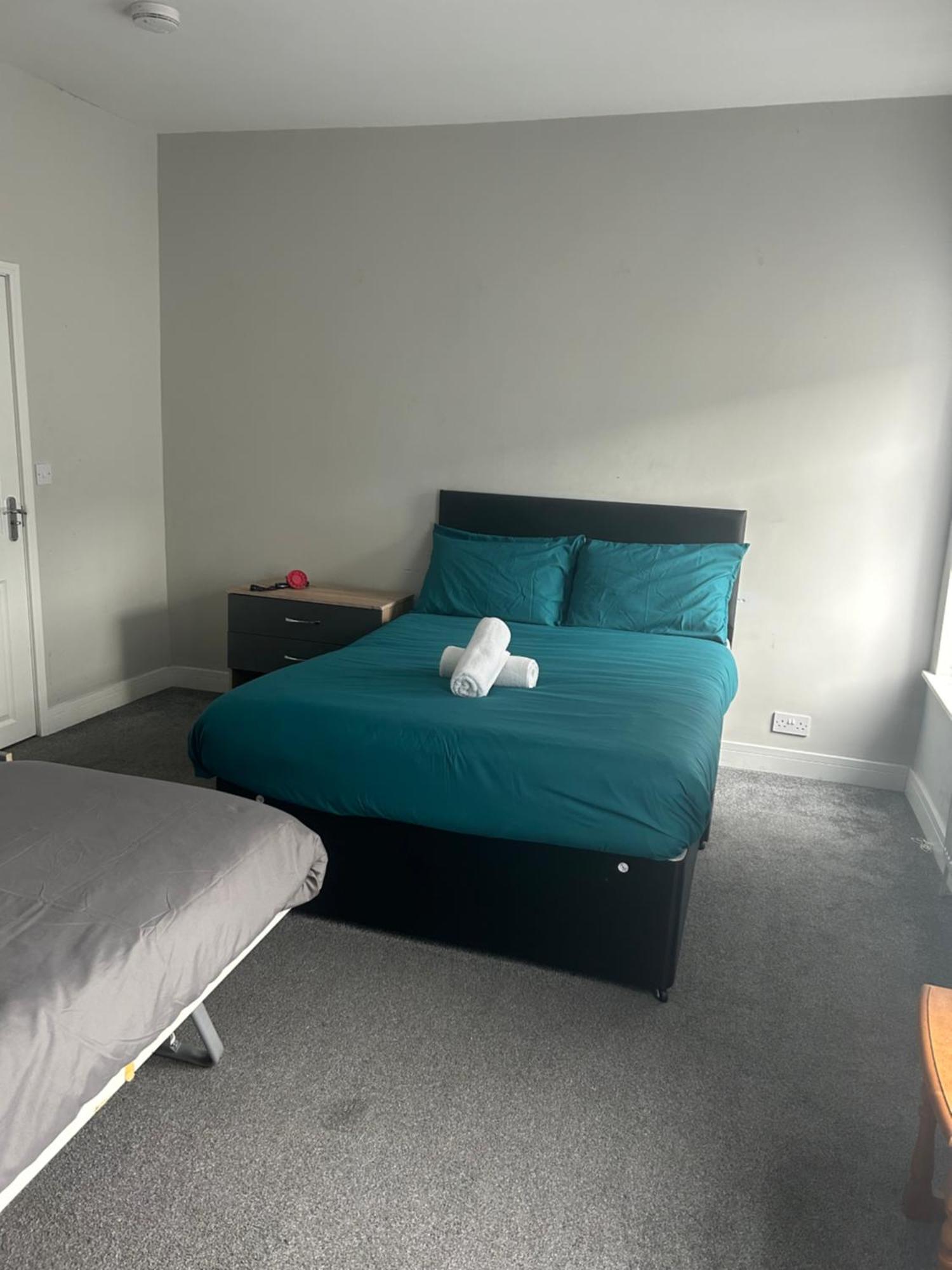 Brunswick Place Xxx Stoke-on-Trent Экстерьер фото